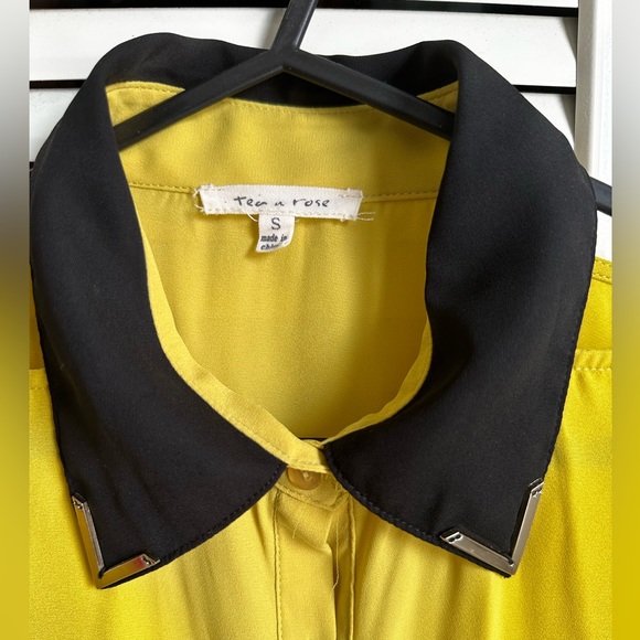 Mustard cutout buttoned Top (S) - Picture 3 of 7